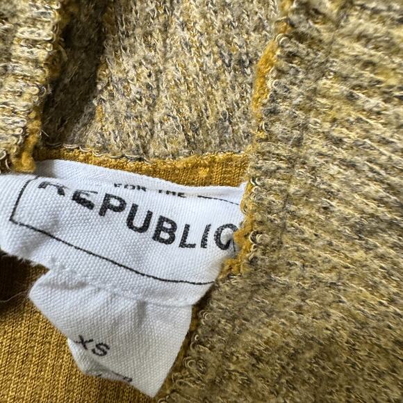 Knit Yellow Sweater Turtleneck Women's XS For The Republic Pullover Holiday - Picture 2 of 6